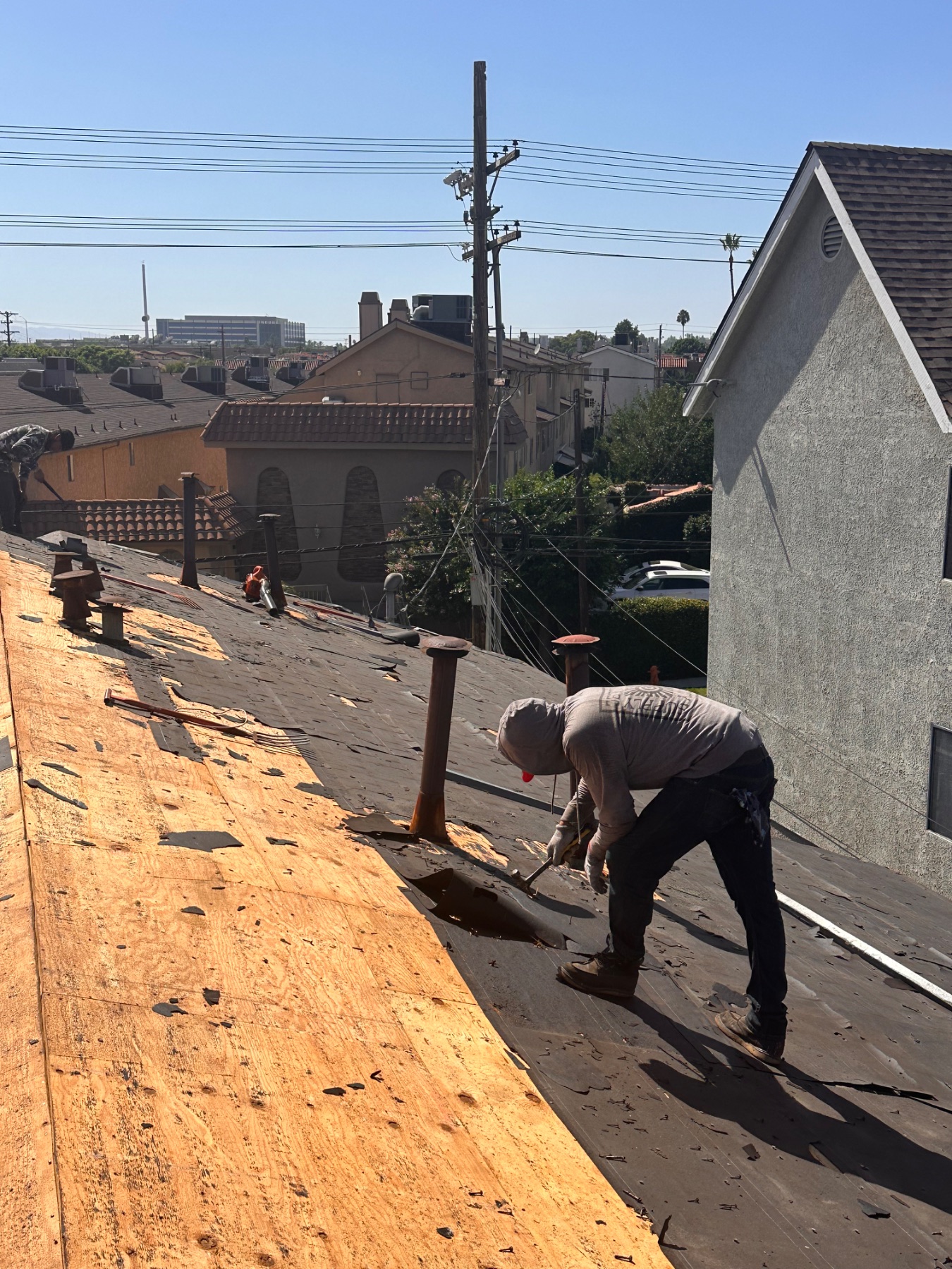 Roof tearoff on a commercial apartment building reroof in Burbank